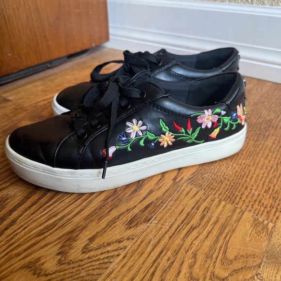 Liz Claiborne Shoes - Liz Claiborne Black Wheeler Floral Embroidered Sneakers Size 5.5
